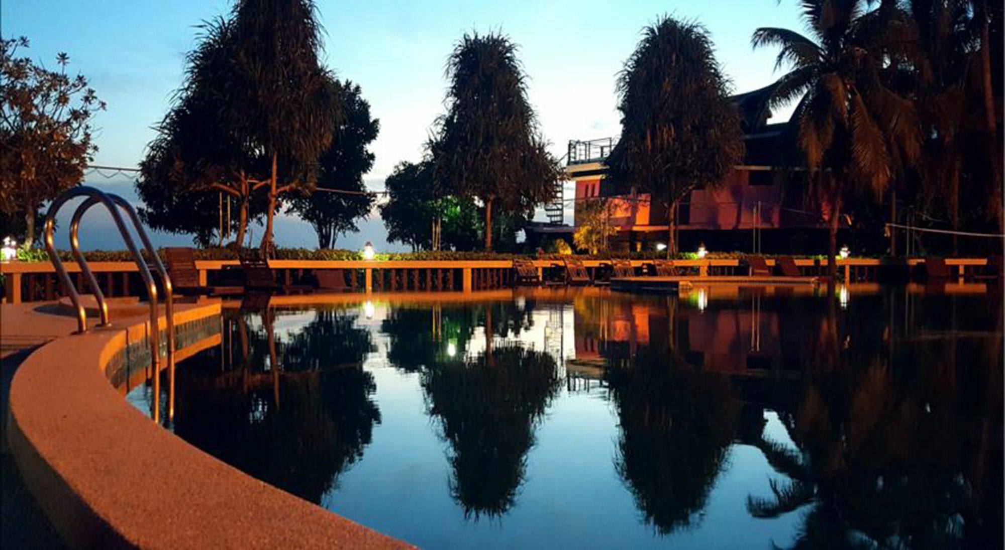 Jungle Gym Hotel Haad Rin Bagian luar foto