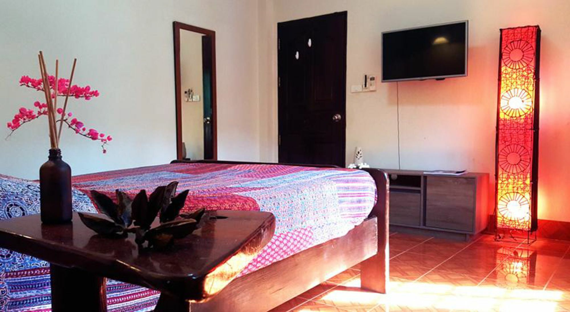 Jungle Gym Hotel Haad Rin Bagian luar foto